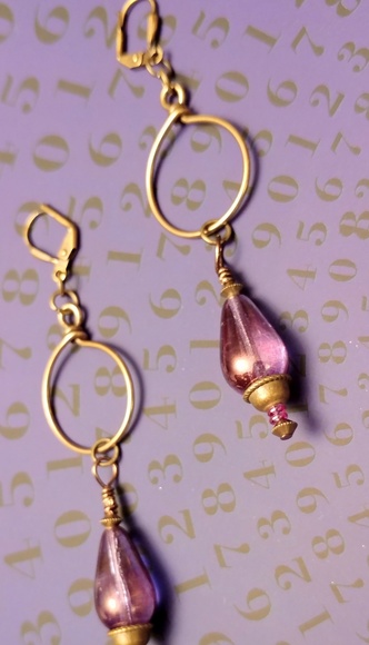 🚫SOLD🚫Antique Brass & Glass Teardrop Earrings - Picture 7 of 8
